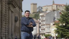 Emilio Sánchez, onte na praza da Compañía nun respiro entre o seu traballo e a campaña