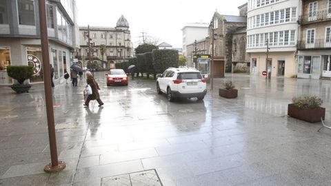 Circulaci�n en doble sentido en la Praza de Santo Domingo