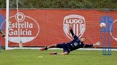 Marc Mart�nez durante un entrenamiento con el CD Lugo en O Ceao