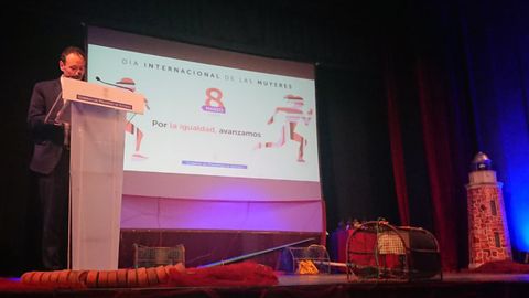 Guillermo Mart�nez interviene en el acto institucional por el 8-M