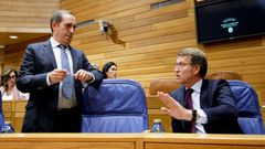 El conselleiro de Facenda, Valeriano Mart�nez, junto al presidente de la Xunta, Alberto N��ez Feijoo