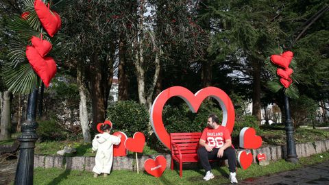 En A Pobra se instal un banco para celebrar el Da de San Valentn