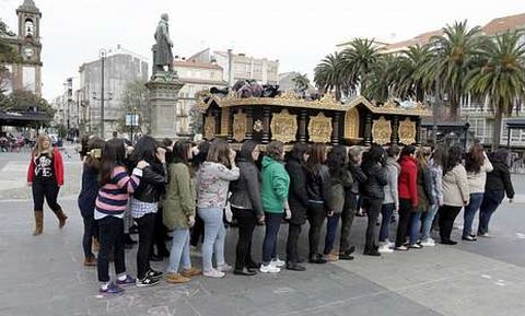 Desde hace semanas las cofrad�as ensayan los pasos en el entorno de la plaza de Amboage.