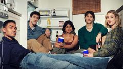 �Adults� (Disney+). La comedia m�s disparatada del momento sigue a cinco amigos que comparten casa en Brooklyn mientras se enfrentan al reto de hacerse adultos.