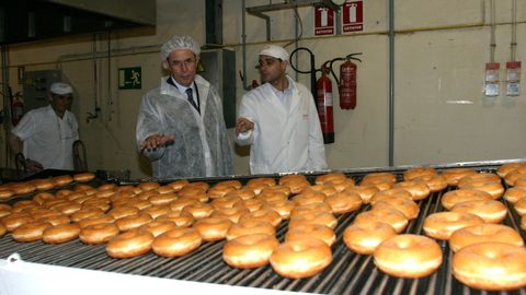 Touriño, durante una visita a la fábrica en el año 2005