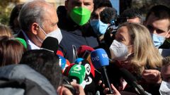 encuentro sorpresa entre Carlos San Juan y Nadia Calvi�o a las puertas del Congreso