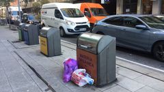 La basura mejor dentro del contenedor
