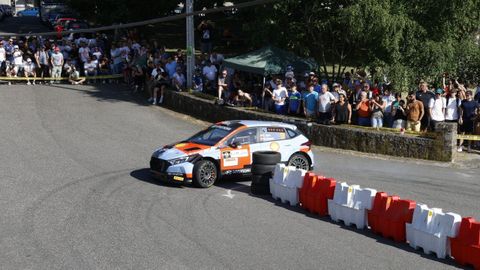 El Rali de Ourense ya est� en marcha.La primera especial depar� una dura batalla y gran ambiente en Amoeiro