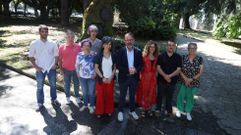 Mato, en el centro, anunci� su candidatura frente al monolito de Pablo Iglesias, junto a parte de su equipo. De izquierda. a derecha, Juli�n Reina, Antonio Golpe, Natividad Gonz�lez Laso, M�nica Ferreira, Montse Dopico, �ngel Mato, Beatriz Blanco, Rafael Fern�ndez Beceiro y Ana Beceiro. c. carballeira