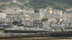 El muelle de Viveiro, con las atracciones instaladas en las fiestas patronales del 2025.