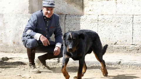 Franois Cluzet, en una imagen del filme de Jean BeckerEl collar rojo.