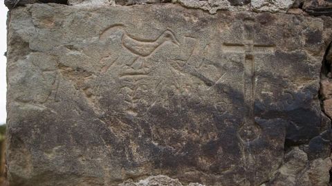 En la capilla de San Cosme se conserva una antigua l�pida con unas curiosas inscripciones de origen desconocido