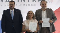 El presidente del Principado de Asturias, Adrian Barb�n (i); la presidenta de la C�mara Nacional de la Industria de la Transformaci�n, Lourdes Medina (c), y el presidente C�mara Comercio Oviedo, Carlos Mart�n, posan durante un evento protocolario este martes en Ciudad de M�xico (M�xico)