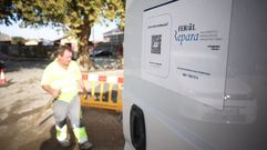 La nueva aplicaci�n figura en el exterior de las furgonetas empleadas por el servicio municipal de mantenimiento de infraestructuras, cuyos operarios continuaban ayer trabajando en la reparaci�n de las aceras del Paseo de la Estaci�n.