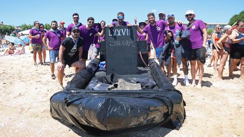 Festa da Dorna: Rejata de Embarcasi�ns feitas a machada e pan de millo na playa de Coroso