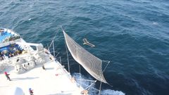 Un dron de Marine Instruments empleado en vigilancia pesquera saliendo de un buque en uno de los ejercicios militares internacionales en los que culmin con xito sus misiones