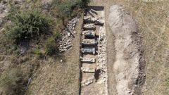 Una imagen a�rea tomada con un dron muestra la estructura del antiguo dep�sito de cereales de Proendos, hecho de varios muros paralelos