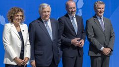 De izquierda a derecha: la secretaria general del Partido Popular Europeo (PPE), Dolors Monserrat; el viceprimer ministro de Italia, Antonio Tajani; el presidente del PPE, Manfred Weber, y el presidente del PP, Alberto N��ez Feijoo, antes de la sesi�n de�este mi�rcoles del Foro Libertas en Madrid.