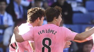 Fer L�pez, celebrando con sus compa�eros uno de los goles del Celta ante el Espanyol.
