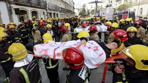 Una manifestacin de bomberos de toda Galicia el pasado mes de octubre, frente a la Diputacin de Lugo