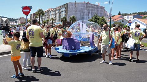 Festa da Dorna: Rejata de Embarcasi�ns feitas a machada e pan de millo na playa de Coroso
