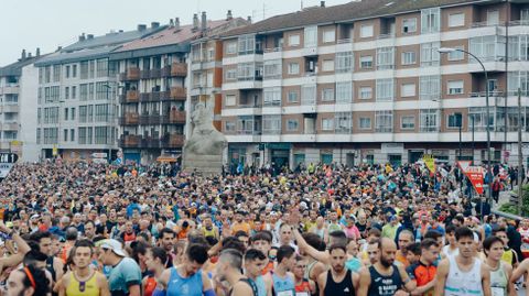 Miles de corredores participaron en la San Marti�o.