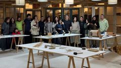 Integrantes de uno de los talleres de artesana que se han impartido este ao en Chantada dentro del ciclo Fibranzas