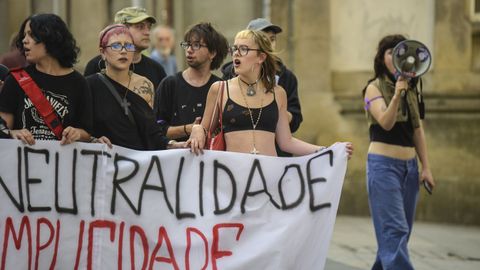 Manifestaci�n de alumnos de la Facultade de Belas Artes de Pontevedra para reclamar un protocolo efectivo ante el abuso sexual