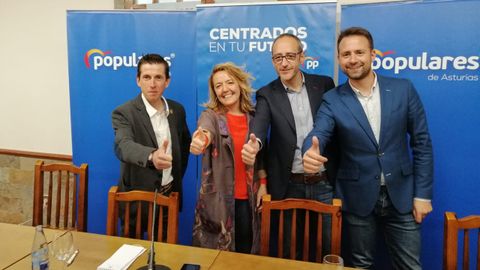 Teresa Mallada en Luarca durante la presentaci�n de la candidatura de Carlos L�pez
