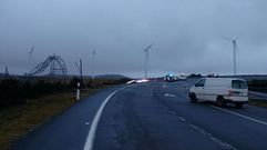 Ca�da de cuatro torretas de alta tensi�n en el Cand�n en Silleda