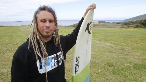 Jesus Tornero es el resposanble de Friends & Family Surf School Ferrol, una escuela que en junio comenzará a funcionar en el cámping de As Cabazas