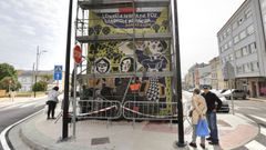El proceso de instalaci�n del mural genera gran expectaci�n vecinal. En el mismo, tambi�n participa el autor, Xos� Blanco