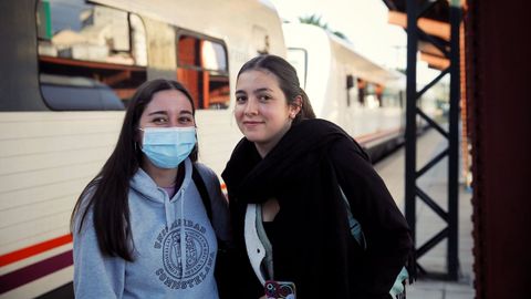 Maite y Eva Álvarez tardan 5 horas en ir de Ferrol a O Barco