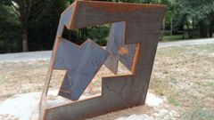 Escultura memorial da Poza das R�s en Verea obra de  Xo�n Torres Cidre

