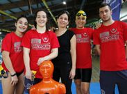 Varios integrantes del conjunto ourensano, con su entrenadora Marta Est�vez. 