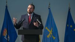 El presidente del Principado, Adri�n Barb�n, pronuncia unas palabras durante el acto de graduaci�n, imposici�n de becas y diplomas de los graduados en Educaci�n Infantil, Primaria y Pedagog�a, as� como de los t�tulos de Master de la Facultad de Formaci�n del Profesorado y Educaci�n, del curso 2021-2022
