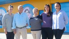 Los fundadores de Ali, Jos Luis Espantoso y Alicia Hermida, en el centro, rodeados de sus tres hijas: Cristina (a la derecha), Nuria (segunda por la derecha) y Jessica (primera por la izquierda)