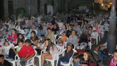 P�blico na praza do Cant�n nunha representaci�n da mostra de teatro do 2016