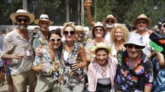 B�scate en el �lbum de la primera sesi�n verm� de O Naseiro, que fue multitudinaria