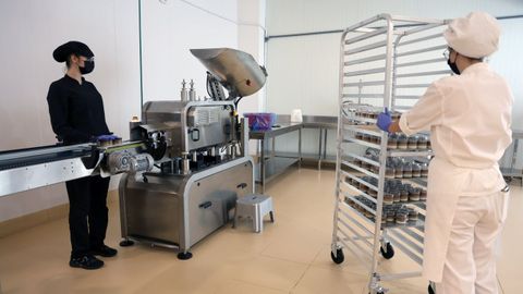 Alicia's Cake elabora sus postres en vaso en un pequeño obrador en Vilanova de Arousa, en el que comenzó a producir en junio