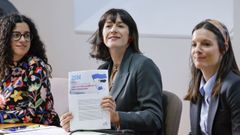 En el centro de la imagen, la portavoz nacional del BNG, Ana Pontn, durante la reunin de la formacin para abordar las propuestas en materia de la lucha contra la violencia machista.