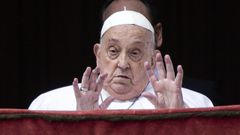 El papa Francisco, ayer en el balcn de la logia central de la baslica de San Pedro para la bendicin Urbi et Orbi tras la misa del Domingo de Resurreccin.