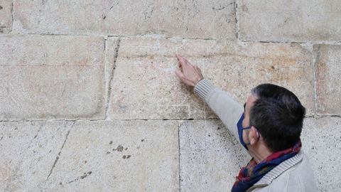 Siguiendo las trazas de montea, los canteros tomaban las medidas para contruir elementos como las molduras de las bases del claustro