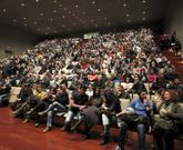 El c�mico leon�s consigui� meterse en el bolsillo al p�blico que abarrot� el sal�n vilagarciano. 