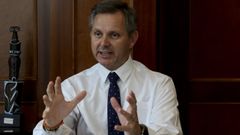 Mi�ones, d�as atr�s, en su despacho