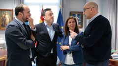 De izquierda a derecha, el alcalde de Pontedeume, el presidente de la Diputaci�n, la regidora de Betanzos y su hom�logo de Valdovi�o