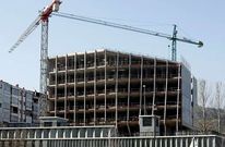 <span lang= es-es >La licitaci�n de la Xunta se desploma</span>. La adjudicaci�n del edificio judicial de Ourense (en la imagen) relanz� en el 2011 su inversi�n en Ourense. Este a�o la cifra cay� en un 75 % y apenas super� los diez millones de euros de obras licitadas para toda la provincia.