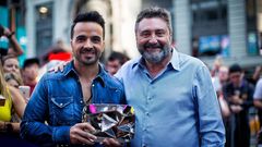 LUIS FONSI CON JESUS L�PEZ, DIRECTOR DE UNIVERSAL MUSIC LATIN