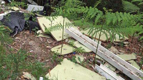 VERTEDEROS  INCONTROLADOS EN LA COMARCA DEL BARBANZA