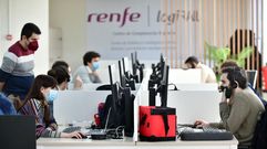 Trabajadores del centro de competencias digitales (CCD) de Renfe en Alc�zar de San Juan, que fue el primero en abrir en julio del 2021